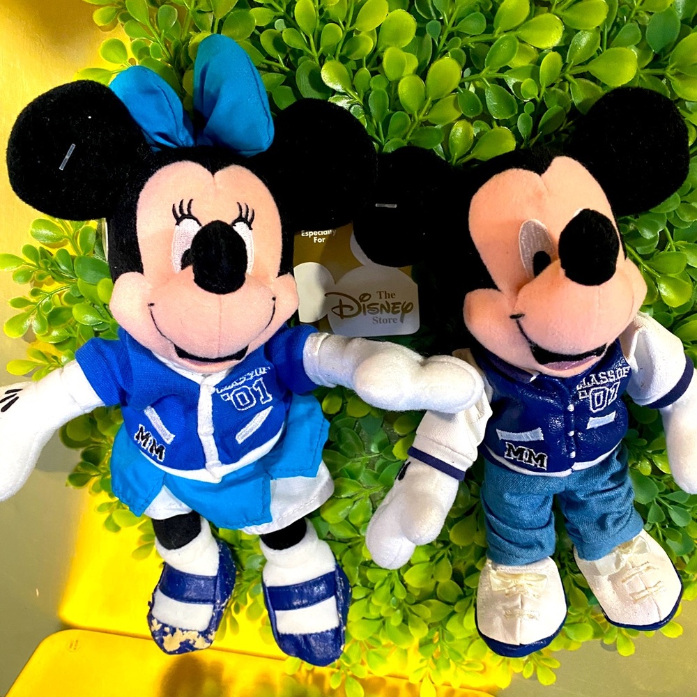DISNEY EXCLUSIVE VTG 90s MICKEY & MINNIE CLASS OF 01 RETIRED BEAN BAG PLUSH SET